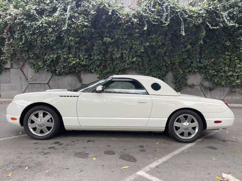 Used 2002 Ford Thunderbird image 1