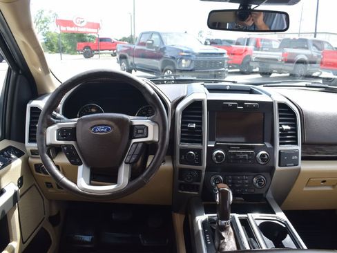 Used 2019 Ford F150 Lariat w/ Equipment Group 502A Luxury AWD/4WD image 18