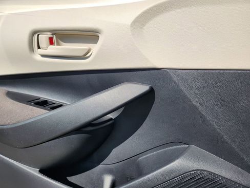 Used 2025 Toyota Corolla LE image 24