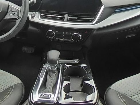 Used 2025 Chevrolet Trax LT FWD image 23