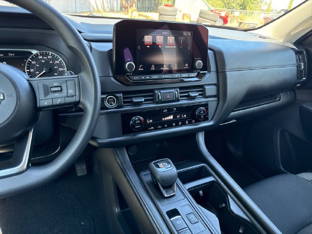 Used 2024 Nissan Pathfinder S AWD/4WD image 22