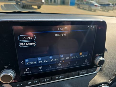 Used 2024 Nissan Sentra SV FWD image 22