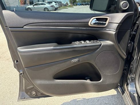 Used 2017 Jeep Grand Cherokee Limited w/ Luxury Group II RWD image 8