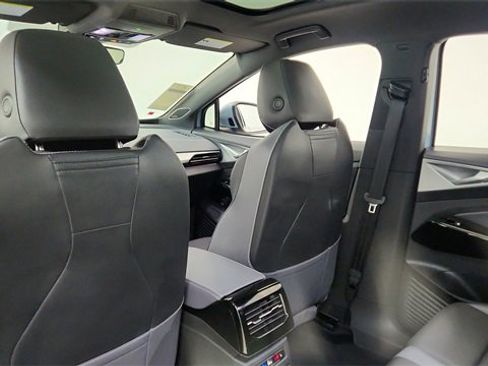 Used 2025 Volkswagen ID.4 Pro S Plus image 29