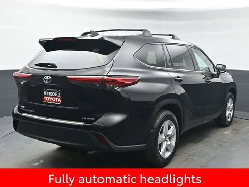 Certified 2022 Toyota Highlander LE image 7