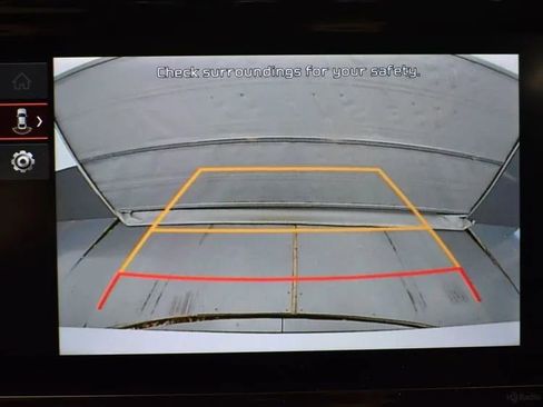 Used 2023 Kia Sorento LX image 30