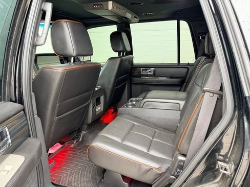 Used 2007 Lincoln Navigator Luxury Sport Utility 4D image 10