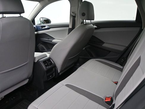 Certified 2022 Volkswagen Taos SE w/ Panoramic Sunroof Package FWD image 9