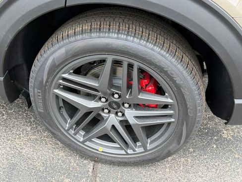 New 2026 Ford Explorer ST-Line w/ ST-Line Street Pack AWD/4WD image 8