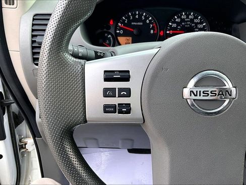 Used 2020 Nissan Frontier SV image 17