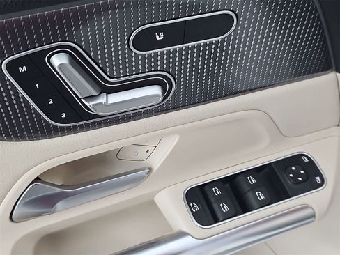 Used 2022 Mercedes-Benz GLA 250 4MATIC image 17