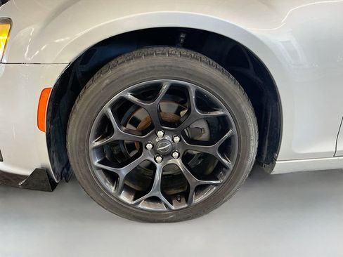 Used 2020 Chrysler 300 Touring w/ Sport Appearance Package RWD image 27