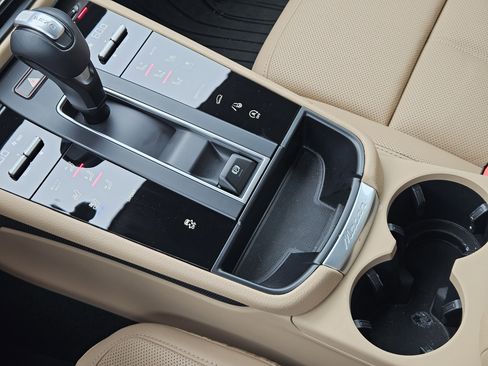 Certified 2026 Porsche Macan AWD/4WD image 20