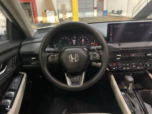 Used 2025 Honda Accord Touring image 16