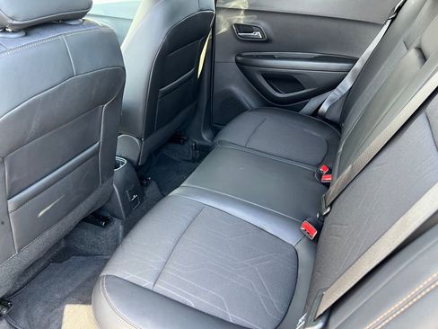 Used 2022 Chevrolet Trax LT w/ Driver Confidence Package image 11