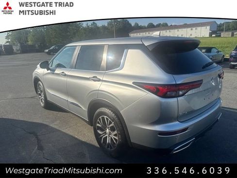 Used 2022 Mitsubishi Outlander ES FWD image 7