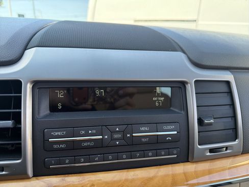 Used 2012 Lincoln MKZ FWD image 25