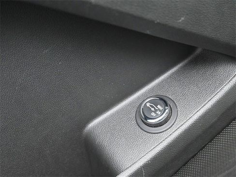 Used 2023 Chevrolet Traverse LT image 14