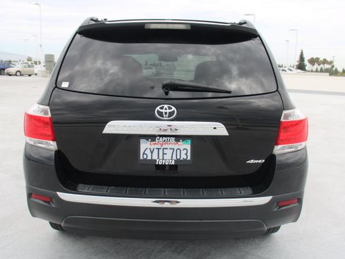 Used 2013 Toyota Highlander Limited AWD/4WD image 4