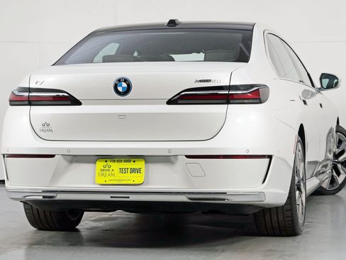 Used 2023 BMW i7 xDrive60 AWD/4WD image 3