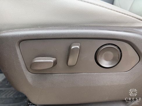 Used 2023 Chevrolet Suburban LT RWD image 13