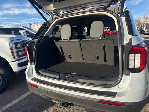 New 2026 Ford Explorer Active RWD image 13
