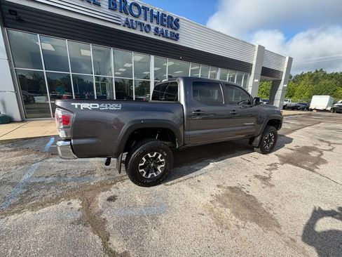 Used 2023 Toyota Tacoma TRD Off-Road AWD/4WD image 5