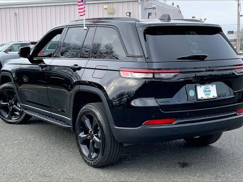 Certified 2025 Jeep Grand Cherokee Altitude AWD/4WD image 10