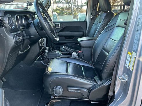 Used 2018 Jeep Wrangler Unlimited Sahara image 14