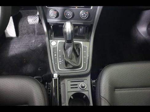 Used 2020 Volkswagen Golf TSI image 32