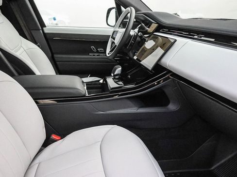 New 2025 Land Rover Range Rover Sport Dynamic SE image 17