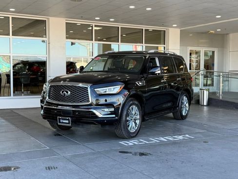 Used 2022 INFINITI QX80 Luxe RWD image 2