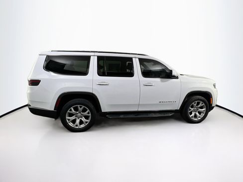 Used 2022 Jeep Wagoneer Series II AWD/4WD image 4