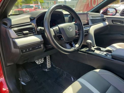 Used 2025 Toyota Camry SE w/ Convenience Package FWD image 21