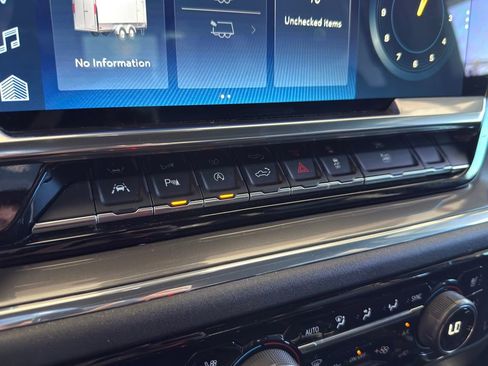 Used 2023 Chevrolet Silverado 1500 High Country image 22