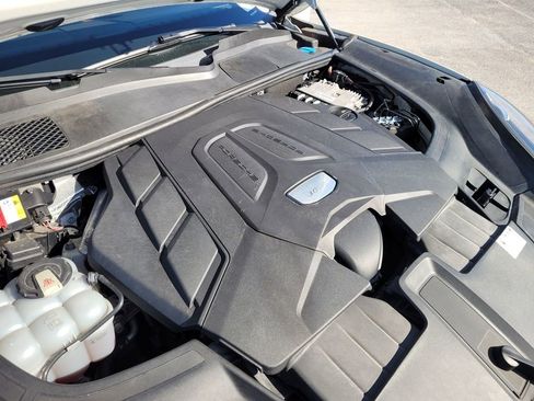 Used 2020 Porsche Cayenne image 12