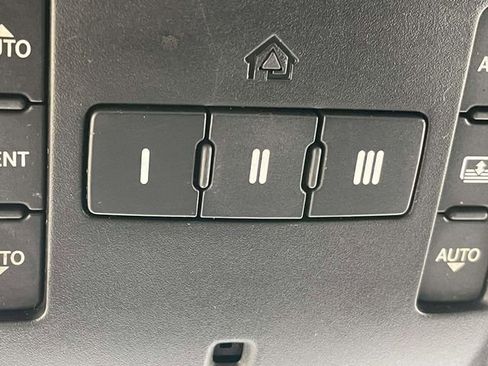 Used 2014 Chrysler 300 AWD w/ Driver Convenience Group image 31
