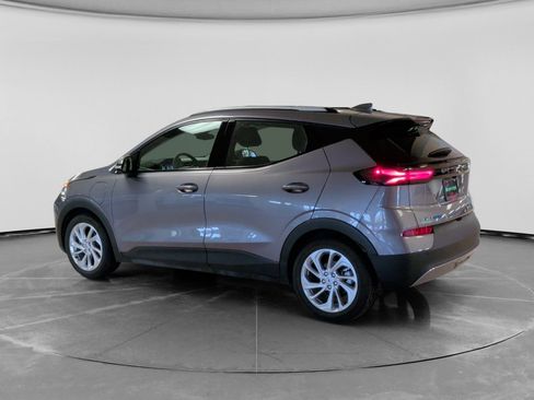 Used 2023 Chevrolet Bolt EUV LT w/ Driver Confidence Package FWD image 2