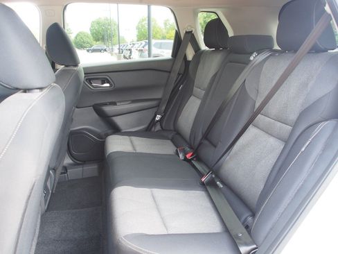 Used 2024 Nissan Rogue SV FWD image 18