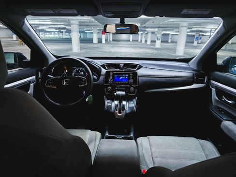 Used 2018 Honda CR-V LX image 3