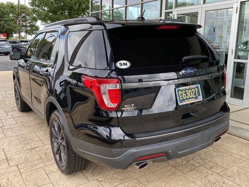 Used 2018 Ford Explorer XLT w/ Equipment Group 202A AWD/4WD image 5