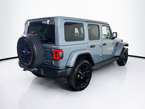 Used 2025 Jeep Wrangler Sahara image 9