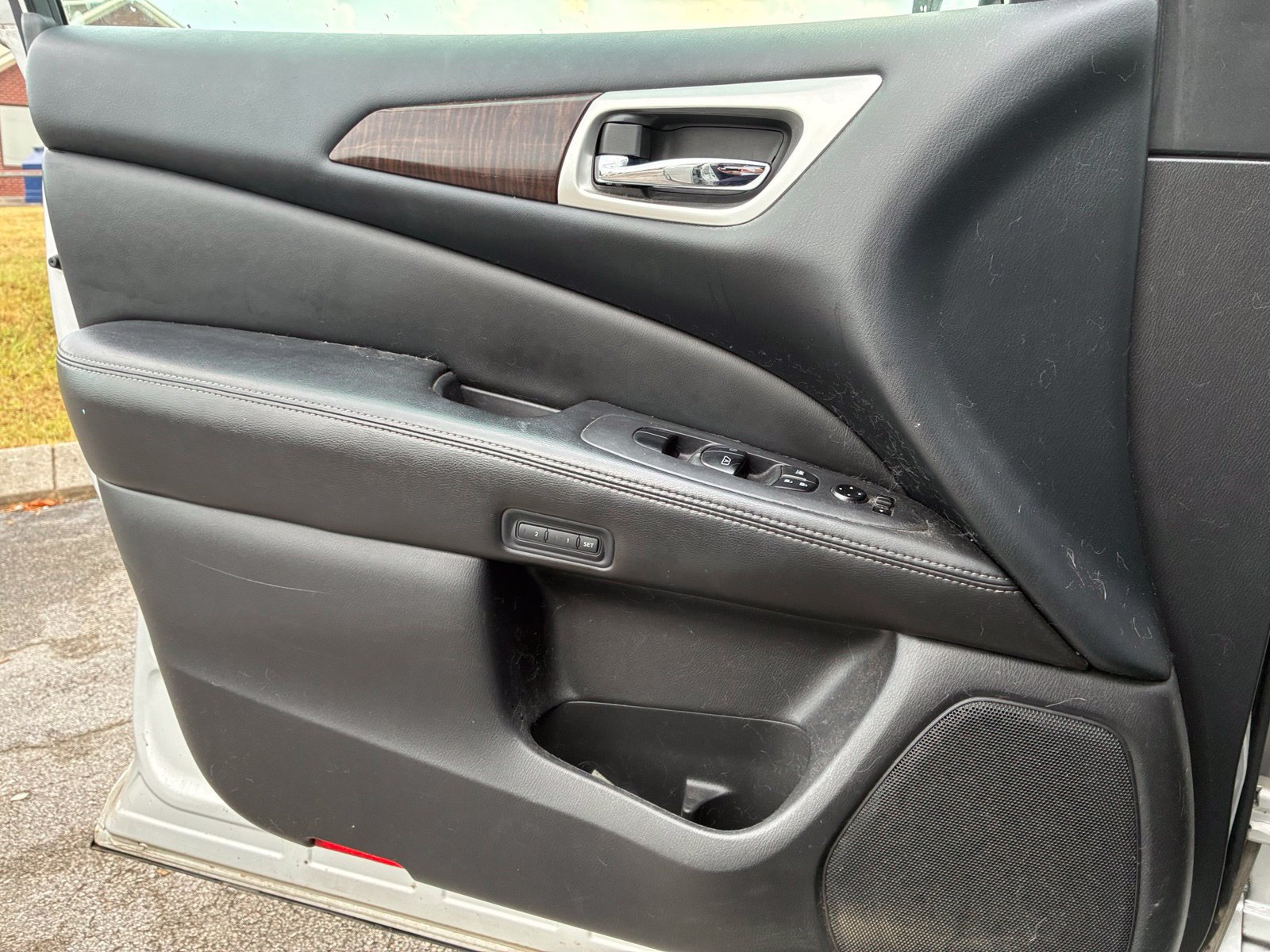 Used 2014 Nissan Pathfinder Platinum FWD image 10