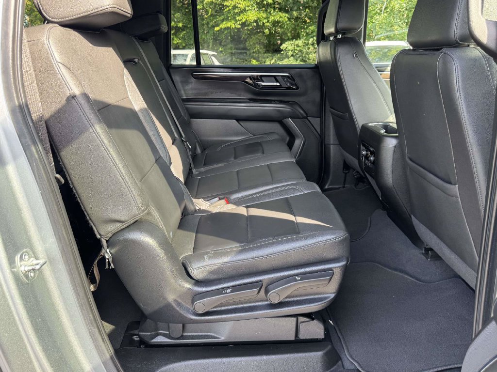 Used 2025 Chevrolet Suburban Z71 AWD/4WD image 16