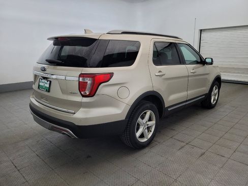 Used 2017 Ford Explorer XLT w/ Equipment Group 202A AWD/4WD image 9
