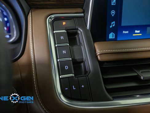 Used 2023 Chevrolet Tahoe High Country AWD/4WD image 17