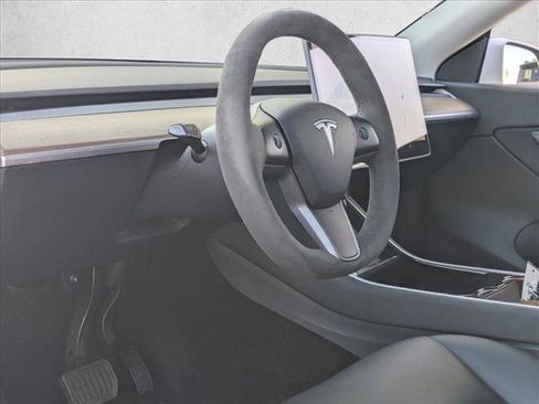 Used 2021 Tesla Model Y Long Range image 10