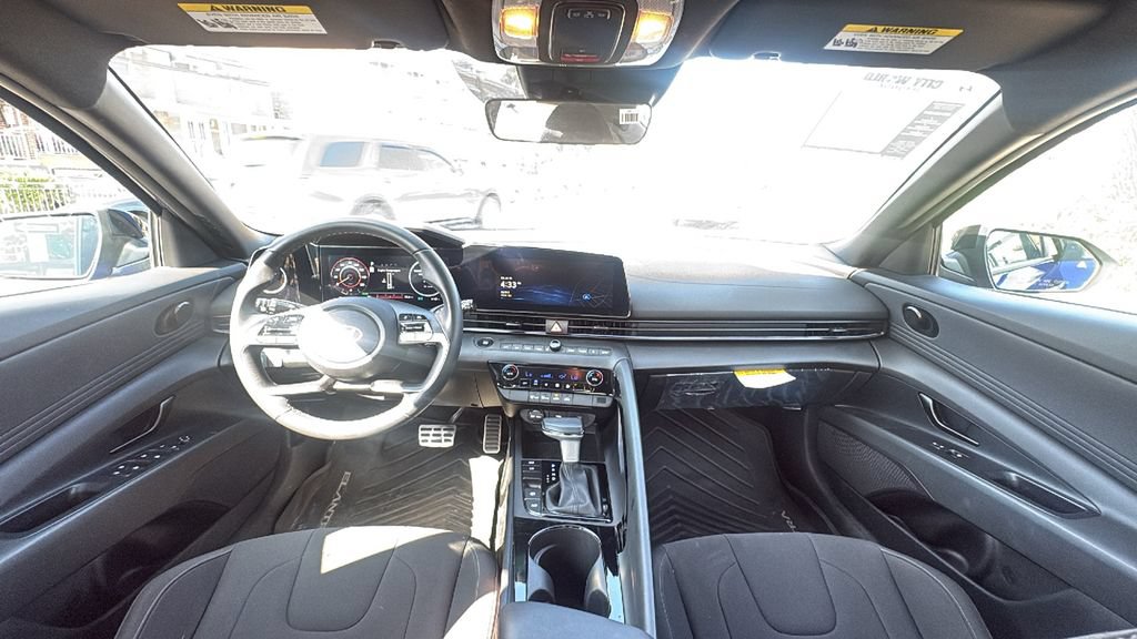 Used 2025 Hyundai Elantra SEL FWD image 28