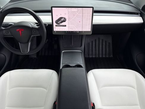 Used 2022 Tesla Model Y Long Range image 16