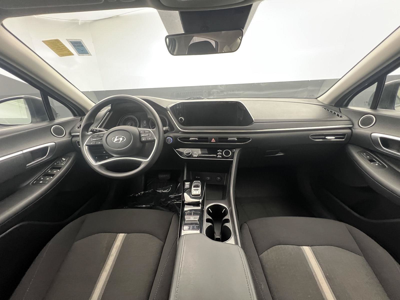 Used 2023 Hyundai Sonata SEL w/ Winter Weather Package FWD image 17